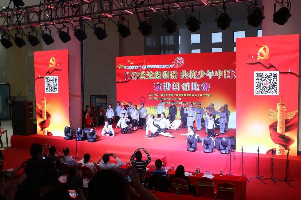 商场保安救下坠落的小孩